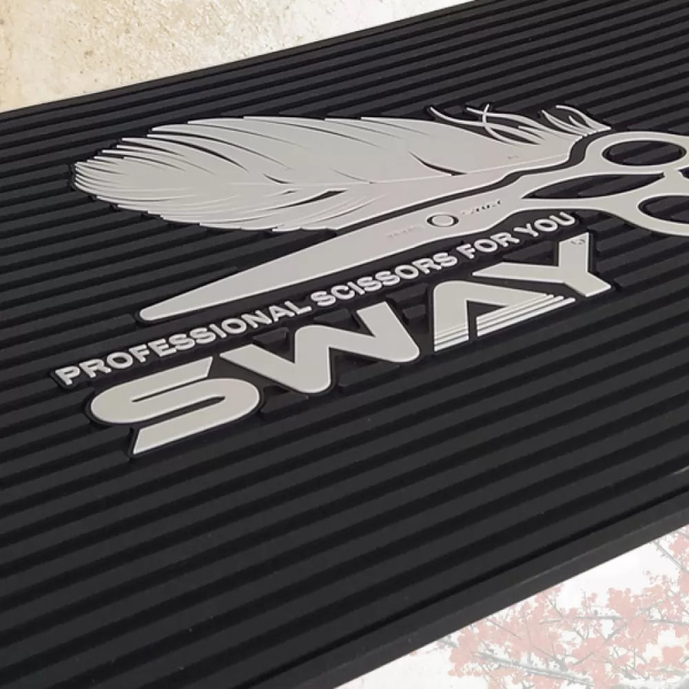 Отзывы покупателей на Парикмахерский резиновый коврик для инструментов Sway 45х30х0,5 см. - 3